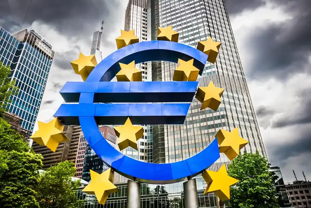 Eurozone business activity falls